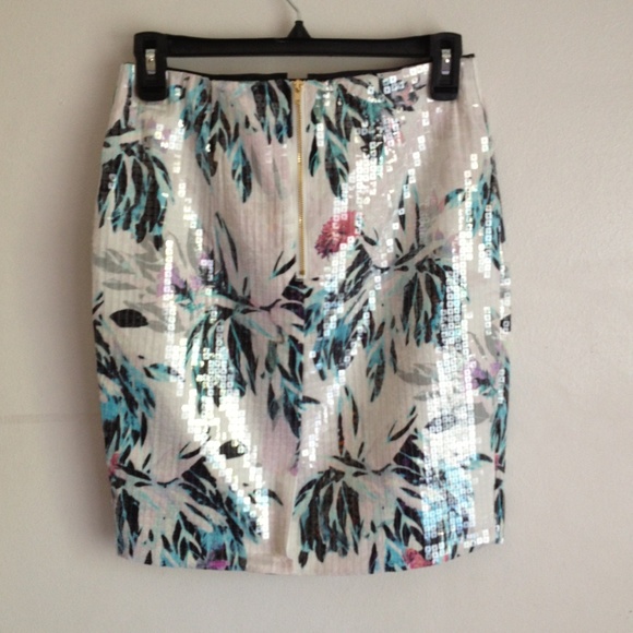 ‼️LOWEST ‼️ LAST CHANCE ‼️ ❤Host pick❤Floral sequin skirt - Picture 2 of 4